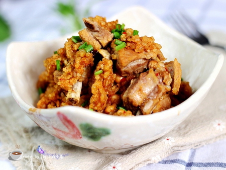 八宝蒸<a href=/shicai/rouqin/PaiGu/index.html target=_blank><u>排骨</u></a>的做法