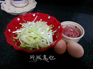 <a href=/shicai/shucai/JiuHuang/index.html target=_blank><u>韭黄</u></a>肉丝炒<a href=/shicai/rouqin/JiDan/index.html target=_blank><u>鸡蛋</u></a>