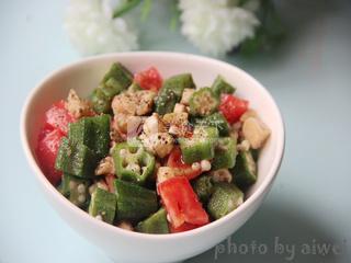 <a href=/shicai/shucai/QiuKui/index.html target=_blank><u>秋葵</u></a><a href=/shicai/rouqin/ZhengJi/index.html target=_blank><u>鸡肉</u></a>沙拉