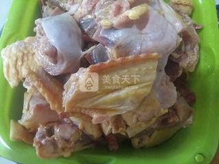 <a href=/shicai/rouqin/ChaiJi/index.html target=_blank><u>柴鸡</u></a>炖<a href=/shicai/shucai/MoGu/index.html target=_blank><u>蘑菇</u></a>