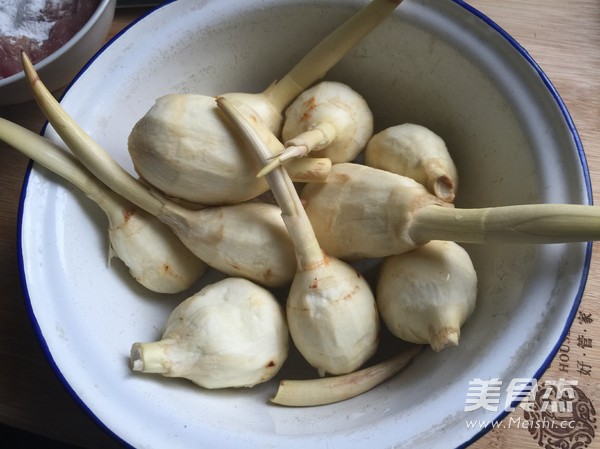 茨菰<a href=/shicai/shucai/DongSun/index.html target=_blank><u>冬笋</u></a>肉片的做法