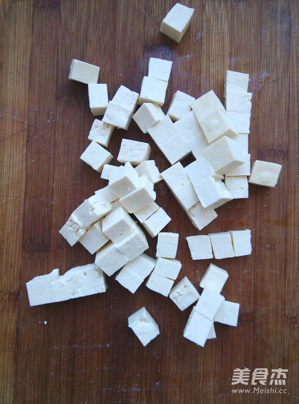 <a href=/shicai/diaoweipin/DouChi/index.html target=_blank><u>豆豉</u></a>蒜香炸<a href=/shicai/mimian/DouFu/index.html target=_blank><u>豆腐</u></a>的做法