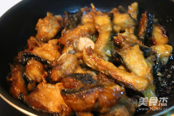 <a href=/shicai/guopin/ZhiMa/index.html target=_blank><u>芝麻</u></a>五香鱼块的做法