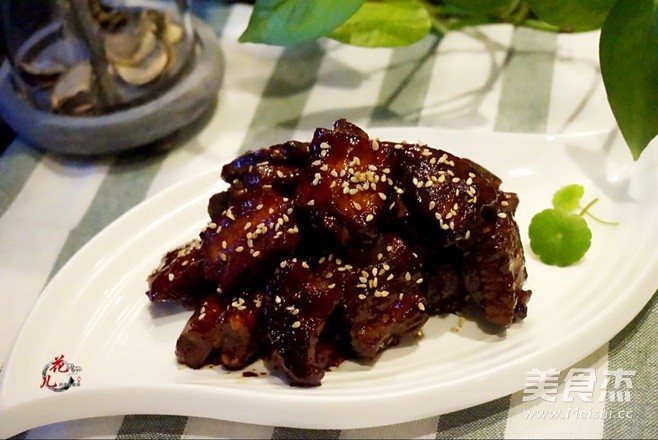 酸甜可口的<a href=/shicai/guopin/HuaMei/index.html target=_blank><u>话梅</u></a>酿小排的做法