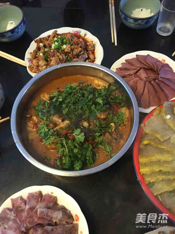 酸辣双椒<a href=/shicai/shuichanpin/NianYu/index.html target=_blank><u>鲶鱼</u></a>的做法