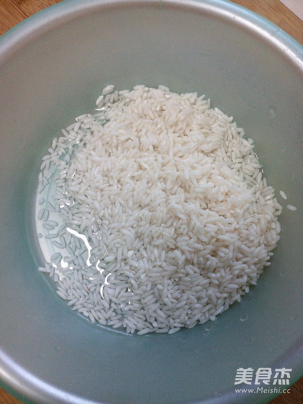 冰糖<a href=/shicai/mimian/NuoMi/index.html target=_blank><u>糯米</u></a><a href=/shicai/shucai/Ou/index.html target=_blank><u>藕</u></a>的做法