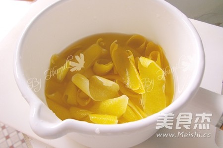 <a href=/shicai/guopin/YouZi/index.html target=_blank><u>柚子</u></a>皮糖的做法