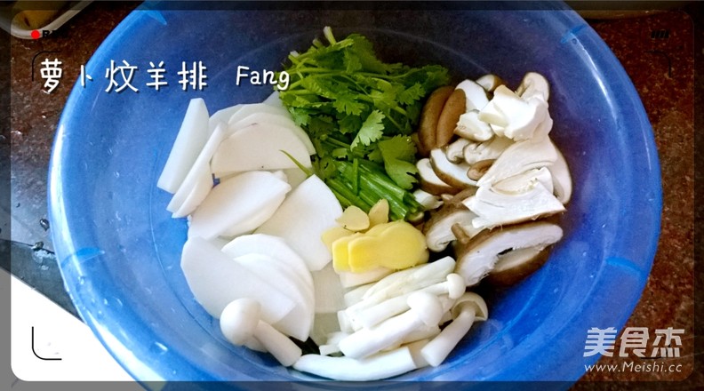 <a href=/shicai/shucai/LuoBo/index.html target=_blank><u>萝卜</u></a>炆<a href=/shicai/rouqin/YangPai/index.html target=_blank><u>羊排</u></a>的做法