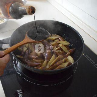 <a href=/shicai/shucai/QieZi/index.html target=_blank><u>茄子</u></a>鸡柳