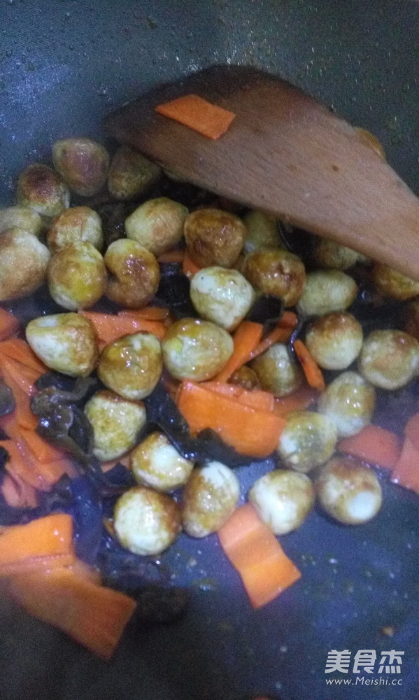 鱼香虎皮<a href=/shicai/rouqin/AnChun/index.html target=_blank><u>鹌鹑</u></a>蛋的做法