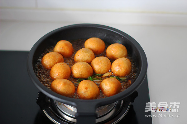 <a href=/shicai/mimian/YouMianJin/index.html target=_blank><u>油面筋</u></a>塞肉的做法