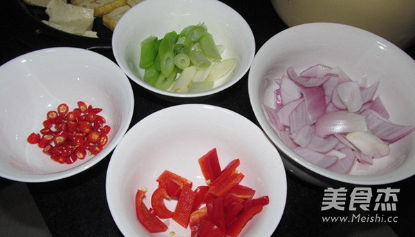 锅巴<a href=/shicai/mimian/DouFu/index.html target=_blank><u>豆腐</u></a>的做法