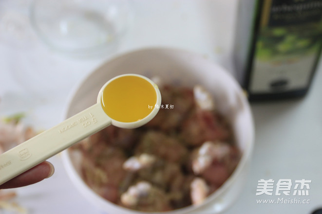 情人节香草烤<a href=/shicai/rouqin/JiChi/index.html target=_blank><u>鸡翅</u></a>球的做法