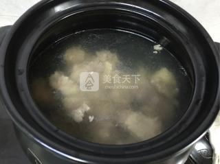 <a href=/shicai/rouqin/NiuPai/index.html target=_blank><u>牛排</u></a>清炖白<a href=/shicai/shucai/LuoBo/index.html target=_blank><u>萝卜</u></a>