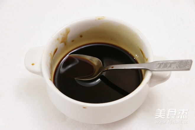 <a href=/shicai/shucai/XiangGu/index.html target=_blank><u>香菇</u></a>蒸滑鸡的做法