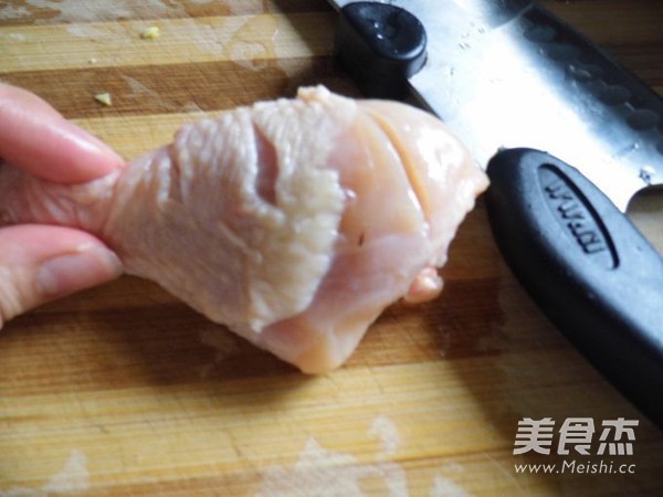 香脆辣<a href=/shicai/rouqin/JiTui/index.html target=_blank><u>鸡腿</u></a>的做法