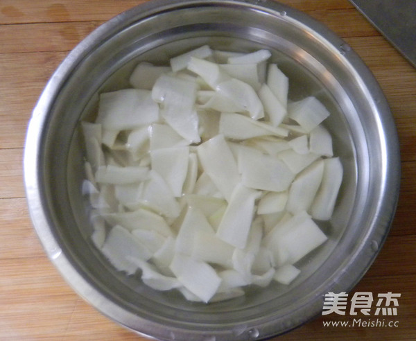 <a href=/shicai/shucai/KouMo/index.html target=_blank><u>口蘑</u></a>焖笋片的做法