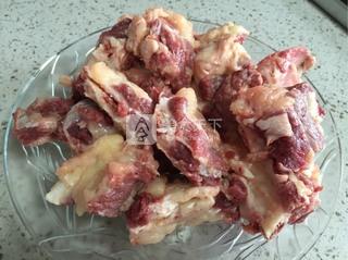 <a href=/shicai/rouqin/NiuPai/index.html target=_blank><u>牛排</u></a>清炖白<a href=/shicai/shucai/LuoBo/index.html target=_blank><u>萝卜</u></a>