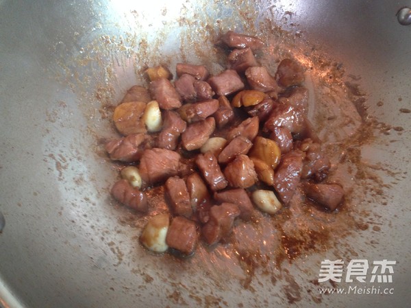 <a href=/shicai/shucai/LuoBo/index.html target=_blank><u>萝卜</u></a>烧肉的做法