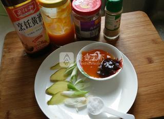 酱烧<a href=/shicai/shuichanpin/HaiSen/index.html target=_blank><u>海参</u></a>