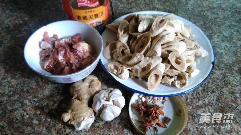 豆棍红烧<a href=/shicai/rouqin/YaZi/index.html target=_blank><u>鸭子</u></a>的做法