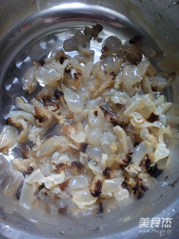 <a href=/shicai/shuichanpin/HaiZheTou/index.html target=_blank><u><a href=/shicai/shuichanpin/HaiZhe/index.html target=_blank><u>海蜇</u></a>头</u></a>拌白<a href=/shicai/shucai/CaiXin/index.html target=_blank><u>菜心</u></a>的做法