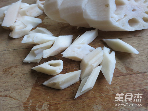 爽口清肠<a href=/shicai/shucai/LianOu/index.html target=_blank><u>莲<a href=/shicai/shucai/Ou/index.html target=_blank><u>藕</u></a></u></a>块的做法