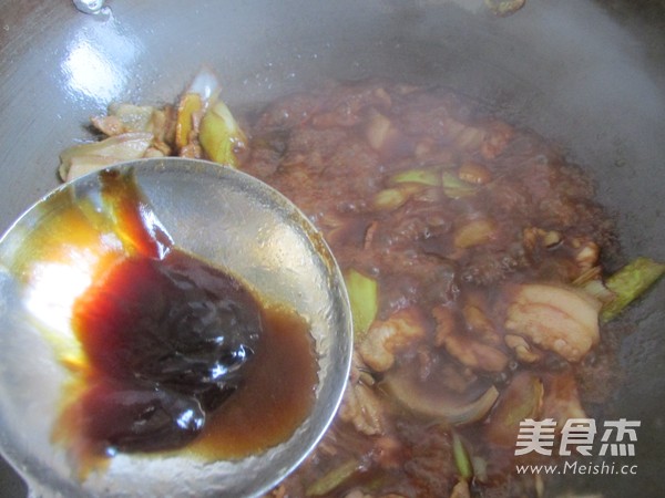 葱烧<a href=/shicai/shuichanpin/HaiSen/index.html target=_blank><u>海参</u></a>的做法