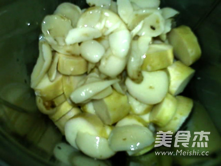 清润<a href=/shicai/shucai/BaiHe/index.html target=_blank><u>百合</u></a><a href=/shicai/shucai/ShanYao/index.html target=_blank><u>山药</u></a>奶羹的做法