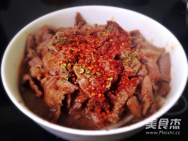 水煮<a href=/shicai/rouqin/NiuRou/index.html target=_blank><u>牛肉</u></a>家常做法的做法