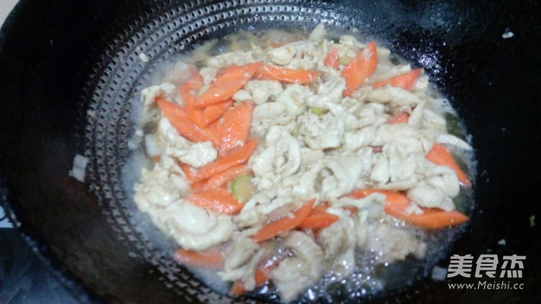 尖椒<a href=/shicai/rouqin/ZhengJi/index.html target=_blank><u>鸡肉</u></a>的做法