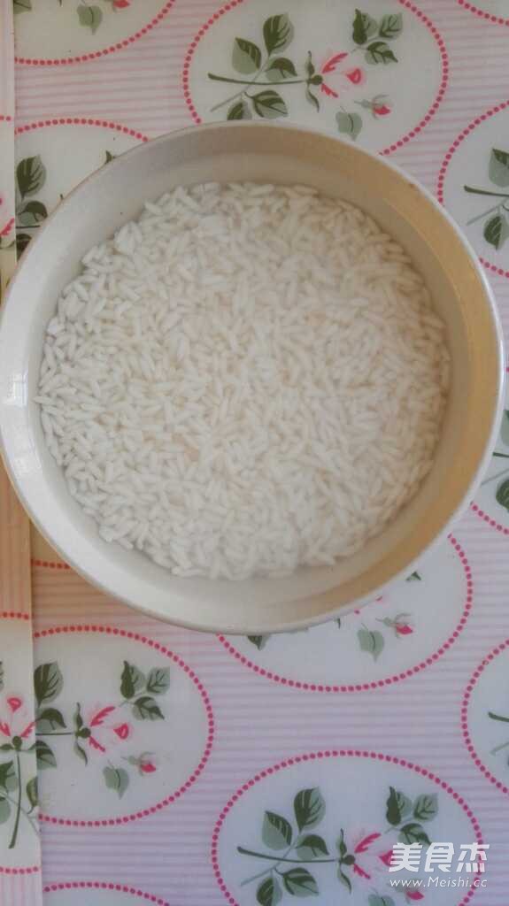 <a href=/shicai/shucai/GuiHua/index.html target=_blank><u>桂花</u></a>糖<a href=/shicai/mimian/NuoMi/index.html target=_blank><u>糯米</u></a><a href=/shicai/shucai/LianOu/index.html target=_blank><u>莲<a href=/shicai/shucai/Ou/index.html target=_blank><u>藕</u></a></u></a>的做法