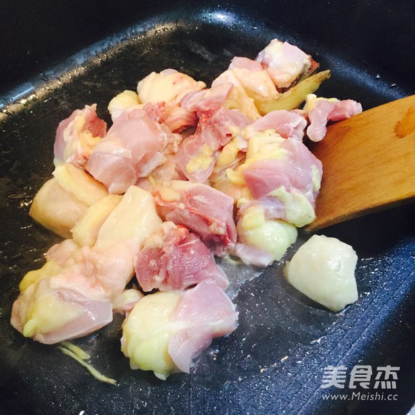 鲜菇焖鸡的做法