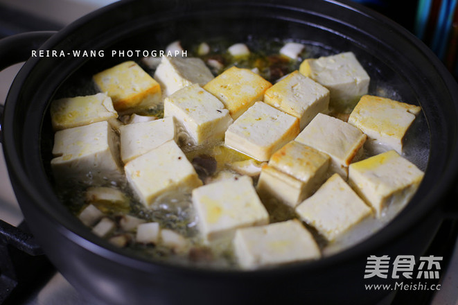 <a href=/shicai/shucai/QinCai/index.html target=_blank><u>芹菜</u></a>鲫<a href=/shicai/shuichanpin/YuDoufu/index.html target=_blank><u>鱼<a href=/shicai/mimian/DouFu/index.html target=_blank><u>豆腐</u></a></u></a>的做法