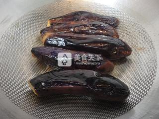 东北酱<a href=/shicai/shucai/QieZi/index.html target=_blank><u>茄子</u></a>