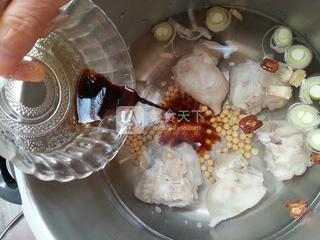 <a href=/shicai/shucai/LianOu/index.html target=_blank><u>莲<a href=/shicai/shucai/Ou/index.html target=_blank><u>藕</u></a></u></a>炖猪手