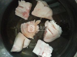 <a href=/shicai/shucai/LianOu/index.html target=_blank><u>莲<a href=/shicai/shucai/Ou/index.html target=_blank><u>藕</u></a></u></a>炖猪手