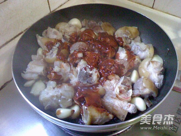 #六月鲜#南乳<a href=/shicai/guopin/HuaSheng/index.html target=_blank><u>花生</u></a>焖<a href=/shicai/rouqin/ZhuTi/index.html target=_blank><u>猪蹄</u></a>的做法