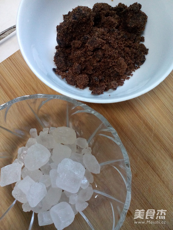 冰糖<a href=/shicai/mimian/NuoMi/index.html target=_blank><u>糯米</u></a><a href=/shicai/shucai/Ou/index.html target=_blank><u>藕</u></a>的做法