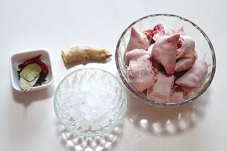 红烧<a href=/shicai/rouqin/ZhuTi/index.html target=_blank><u>猪蹄</u></a>