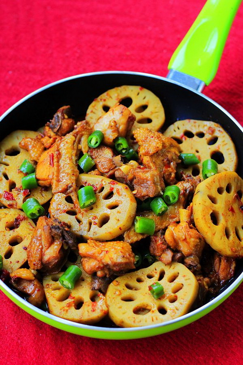 干锅<a href=/shicai/shucai/LianOu/index.html target=_blank><u>莲<a href=/shicai/shucai/Ou/index.html target=_blank><u>藕</u></a></u></a>鸡