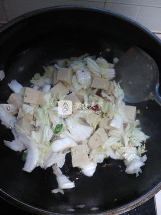 <a href=/shicai/shucai/BaiCai/index.html target=_blank><u>白菜</u></a>海蛎子炖冻<a href=/shicai/mimian/DouFu/index.html target=_blank><u>豆腐</u></a>