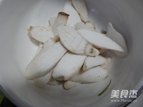 蚝油<a href=/shicai/shucai/XingBaoGu/index.html target=_blank><u><a href=/shicai/guopin/Xing/index.html target=_blank><u>杏</u></a>鲍菇</u></a>的做法