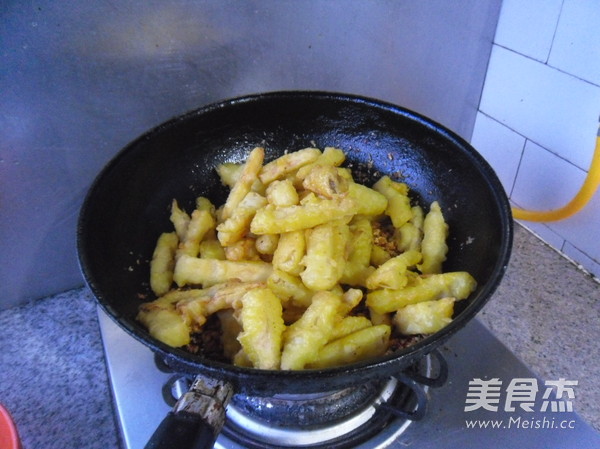 蒜香<a href=/shicai/shucai/XingBaoGu/index.html target=_blank><u><a href=/shicai/guopin/Xing/index.html target=_blank><u>杏</u></a>鲍菇</u></a>的做法