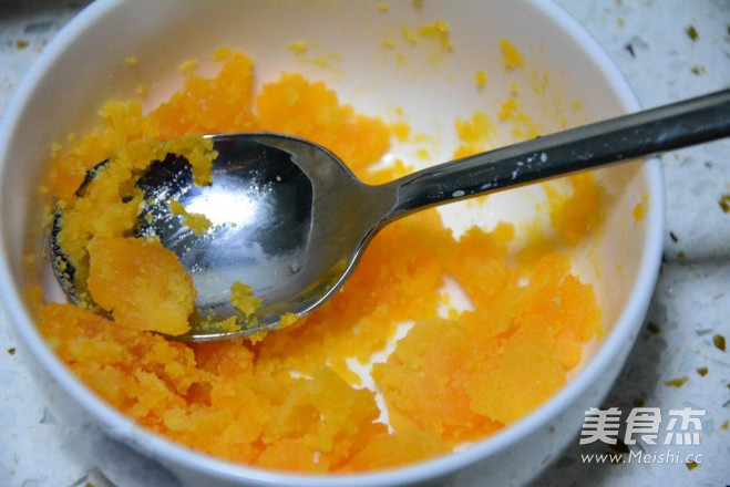 <a href=/shicai/shuichanpin/15533.html target=_blank><u>蟹黄</u></a><a href=/shicai/mimian/DouFu/index.html target=_blank><u>豆腐</u></a>家常做法的做法