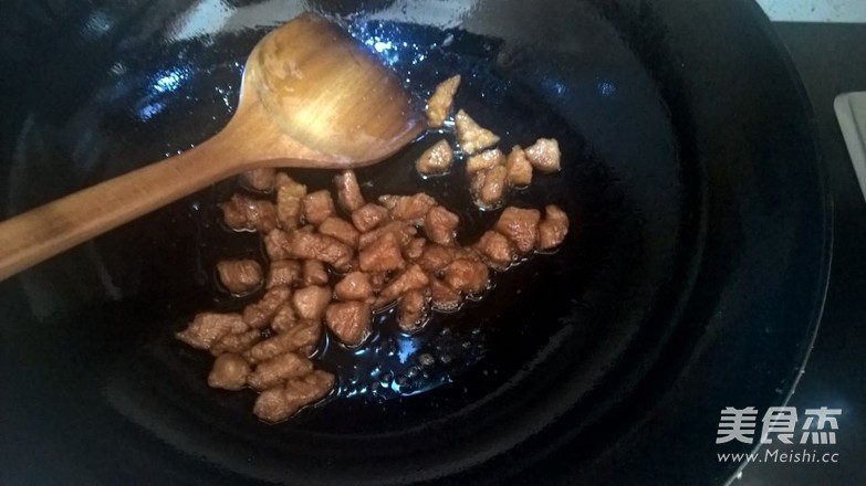 <a href=/shicai/shucai/WoSun/index.html target=_blank><u>莴笋</u></a><a href=/shicai/guopin/YaoGuo/index.html target=_blank><u>腰果</u></a><a href=/shicai/rouqin/NiuRou/index.html target=_blank><u>牛肉</u></a>丁的做法