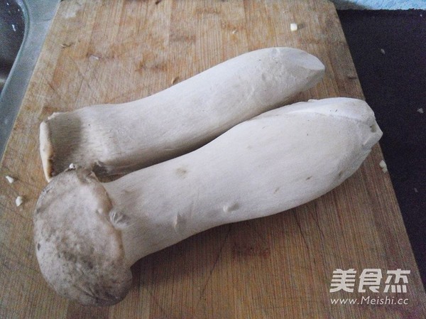 蒜香<a href=/shicai/shucai/XingBaoGu/index.html target=_blank><u><a href=/shicai/guopin/Xing/index.html target=_blank><u>杏</u></a>鲍菇</u></a>的做法