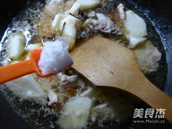 <a href=/shicai/shucai/ShanYao/index.html target=_blank><u>山药</u></a>烧大排的做法