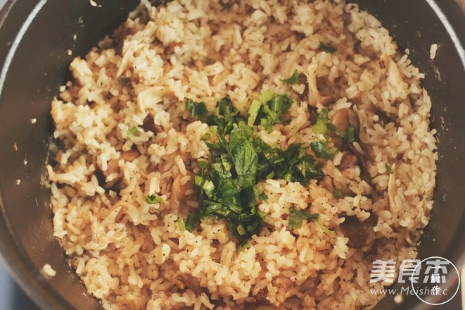 铸铁锅菌菇炊饭的做法