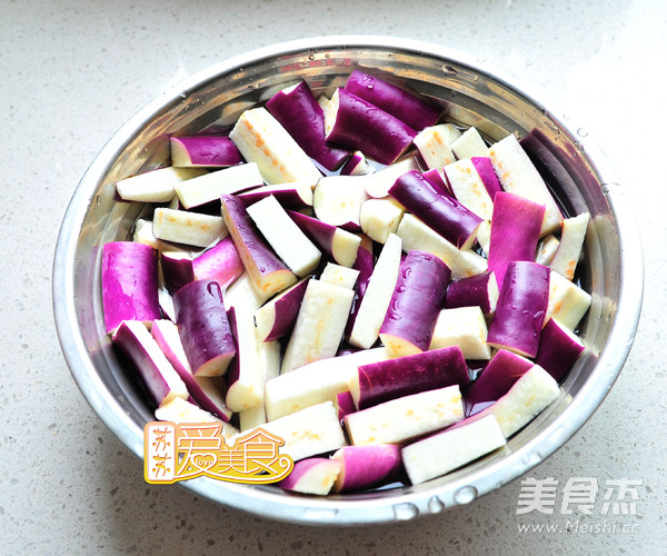 低油版鱼香<a href=/shicai/shucai/QieZi/index.html target=_blank><u>茄子</u></a>的做法